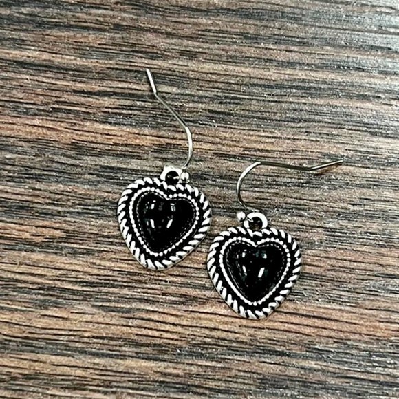Black Heart Small Dangle Earring - Picture 1 of 2